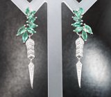 Эффектные серебряные серьги с яркими изумрудами высокой чистоты Серебро 925