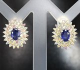 Праздничные серебряные серьги с насыщенно-синими и разноцветными сапфирами бриллиантовой огранки