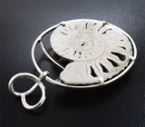 Кулон с крупным пиритовым амонитом с перламутровым слоем 51,44 карата Серебро 925