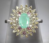 Превосходное серебряное кольцо с изумрудом и разноцветными сапфирами бриллиантовой огранки