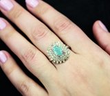 Превосходное серебряное кольцо с изумрудом и разноцветными сапфирами бриллиантовой огранки