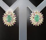 Превосходные серебряные серьги с изумрудами и разноцветными сапфирами бриллиантовой огранки