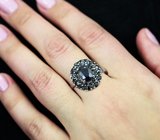 Эффектное серебряное кольцо с насыщенно-синим сапфиром и черными шпинелями Серебро 925