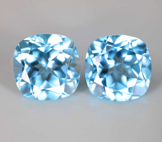 Пара голубых топазов высокой чистоты 12,23 карата