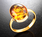 Золотое кольцо с резным янтарем 2,31 карата