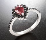 Серебряное кольцо с насыщенным рубином и черными шпинелями