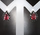 Серебряные серьги с насыщенными рубинами и черными шпинелями