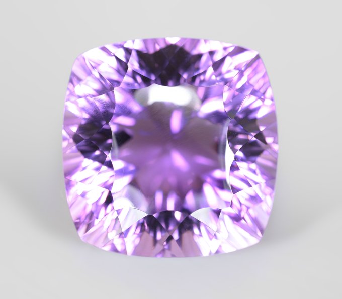 Крупный! Чистейший аметист лазерной огранки 47,35 карата