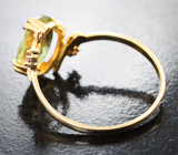 Золотое кольцо с диаспором 2,3 карата и сапфирами