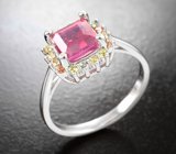 Серебряное кольцо с рубином и разноцветными сапфирами бриллиантовой огранки