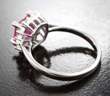 Серебряное кольцо с рубином и разноцветными сапфирами бриллиантовой огранки