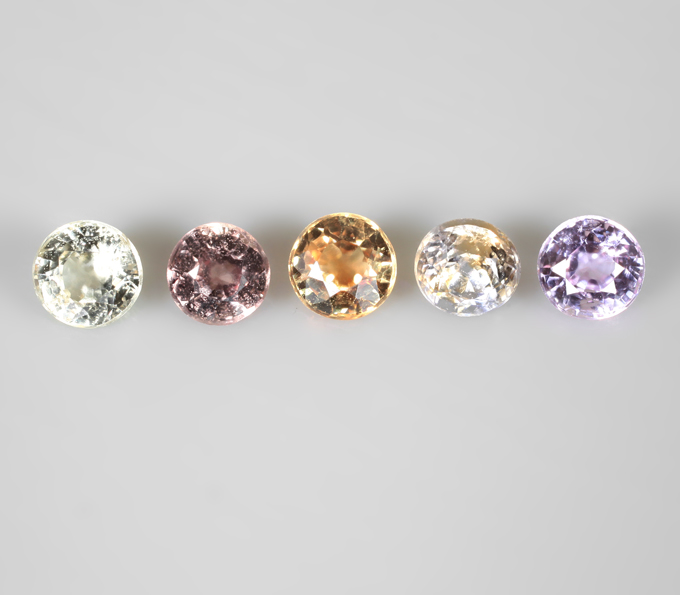 Набор из 5 разноцветных сапфиров 1,15 карата