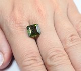 Желтовато-зеленый турмалин 4,42 карата