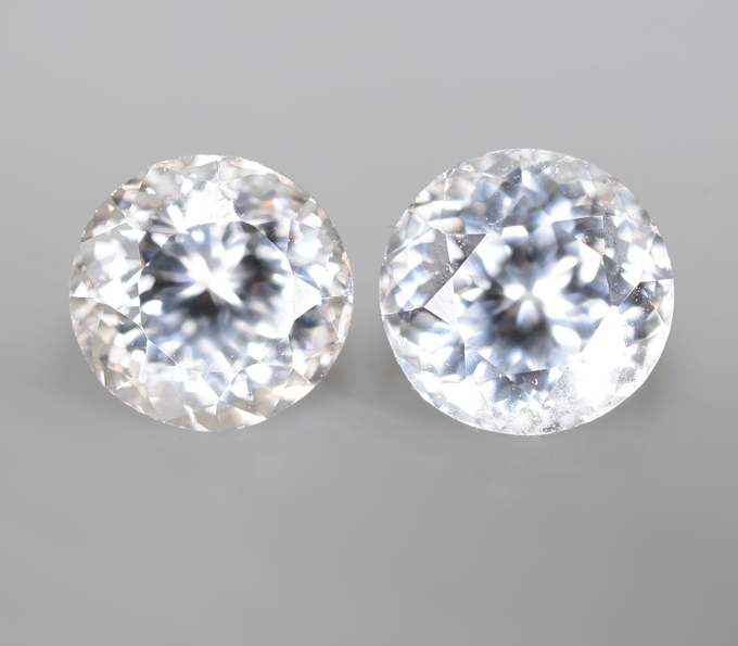 Пара бесцветных цирконов высокой чистоты 2,83 карата