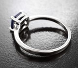 Изящное серебряное кольцо с насыщенно-синим сапфиром