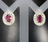 Праздничные серебряные серьги с рубинами и разноцветными сапфирами бриллиантовой огранки