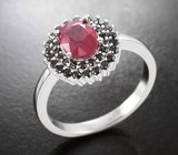 Серебряное кольцо с насыщенным рубином и черными шпинелями