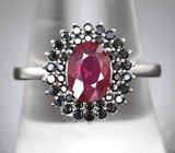 Серебряное кольцо с насыщенным рубином и черными шпинелями