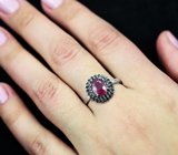 Серебряное кольцо с насыщенным рубином и черными шпинелями