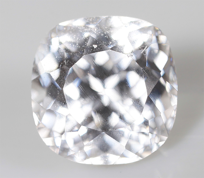 Бесцветный циркон 2,64 карата