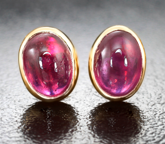 Золотые пусеты с насыщенными рубинами 3,17 карата