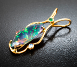 Золотой кулон с ограненным черным опалом 2,89 карата, цаворитом, синим и красным сапфиром Золото