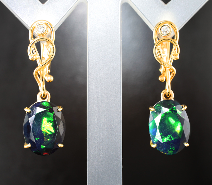 Золотые серьги с крупными ограненными черными опалами 5,47 карата и бриллиантами