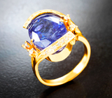 Золотое кольцо с крупным насыщенным бархатисто-синим танзанитом 10,07 карата и россыпью бриллиантов