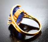 Золотое кольцо с крупным насыщенным бархатисто-синим танзанитом 10,07 карата и россыпью бриллиантов