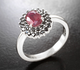 Серебряное кольцо с насыщенным рубином и черными шпинелями