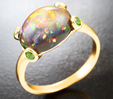 Кольцо с кристаллическим черным опалом 4,33 карата и цаворитами