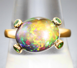 Кольцо с кристаллическим черным опалом 4,33 карата и цаворитами