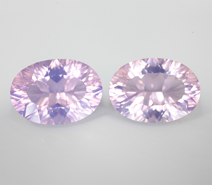 Пара чистейших лавандовых аметистов 12,36 карата