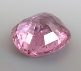 Пурпурно-розовая "неоновая" шпинель со сменой цвета 1,38 карата