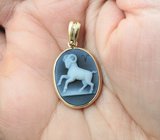 Золотой кулон «Овен» с агатовой камеей 7,01 карата