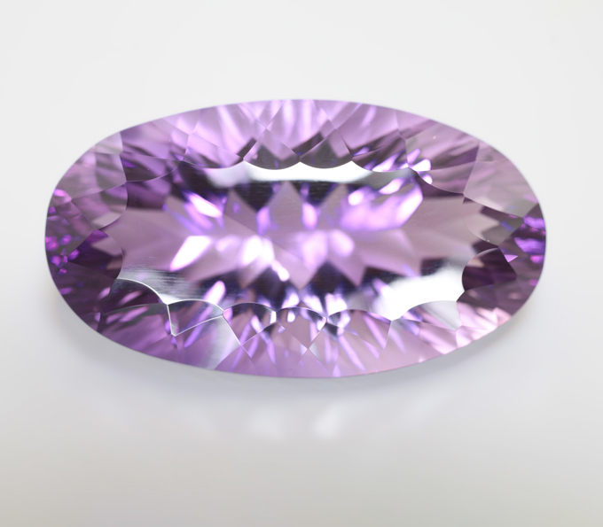 Крупный! Чистейший аметист эффектной огранки 51,29 карата