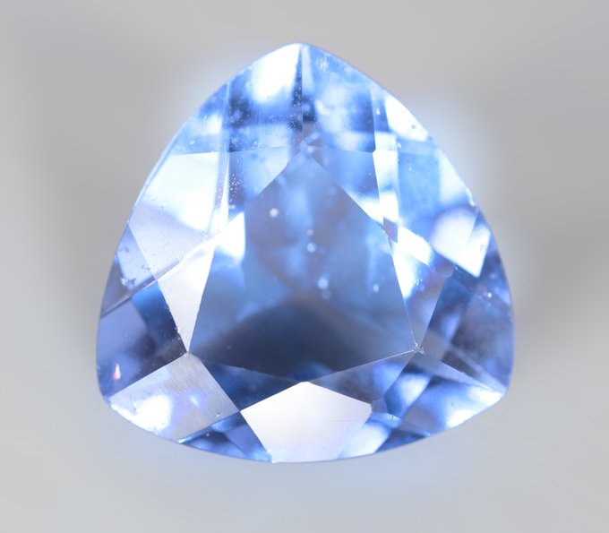 Флюорит со сменой цвета 4,64 карата