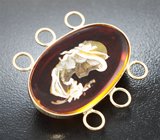 Звено браслета с резным янтарем 13,37 карата