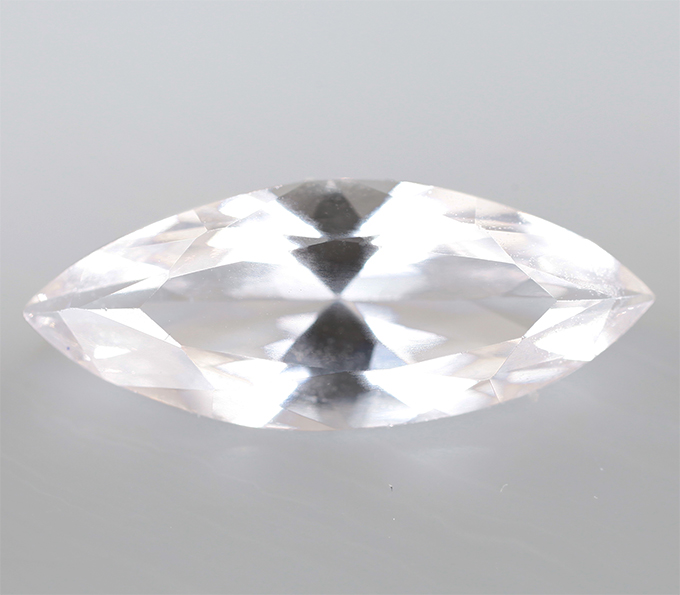 Данбурит высокой чистоты 2,26 карата