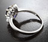 Серебряное кольцо с насыщенно-синим и разноцветными сапфирами бриллиантовой огранки