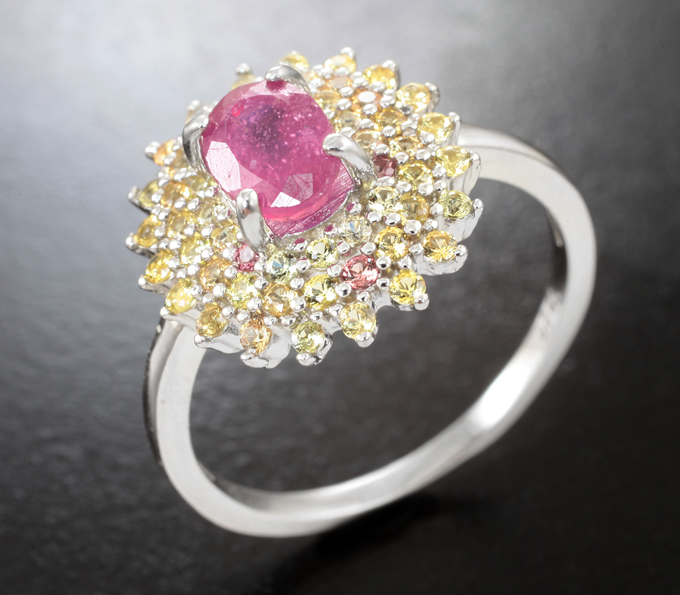 Праздничное серебряное кольцо с розовым и разноцветными сапфирами бриллиантовой огранки