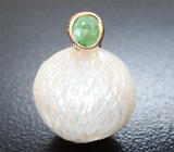 Кулон с крупной резной жемчужиной Edison 22,23 карата и мятно-зеленым цаворитом