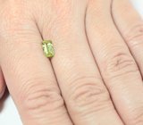 Желтовато-зеленый  сфен 0,98 карата 
