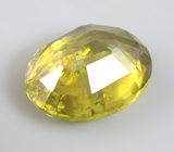 Зеленовато-желтый сфен 1,53 карата 