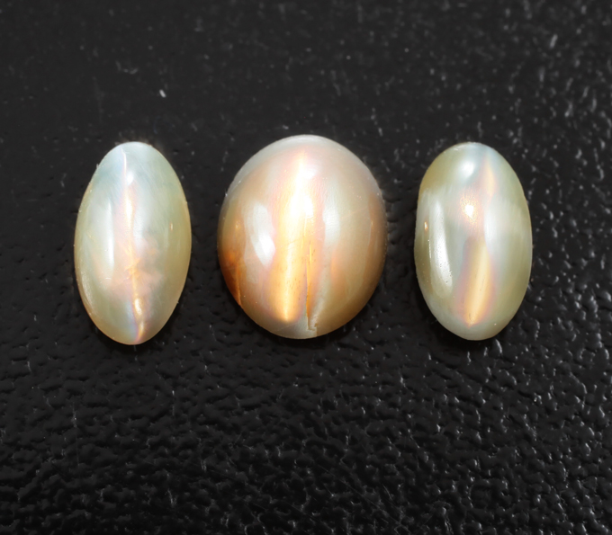 Крупный набор из 3 хризобериллов с эффектом кошачьего глаза 4,12 карата