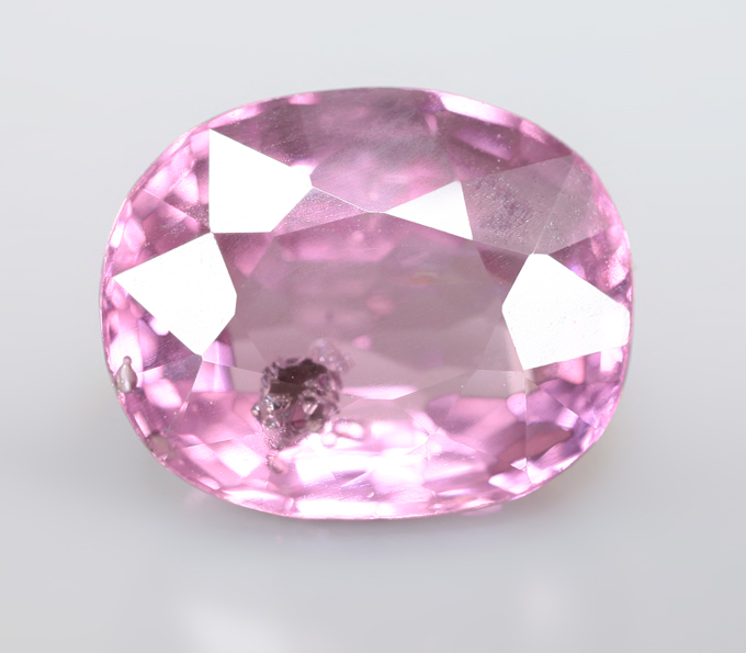 «Неоновая» шпинель 1,36 карата