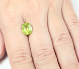 Желтовато-зеленый сфен 4,37 карата 