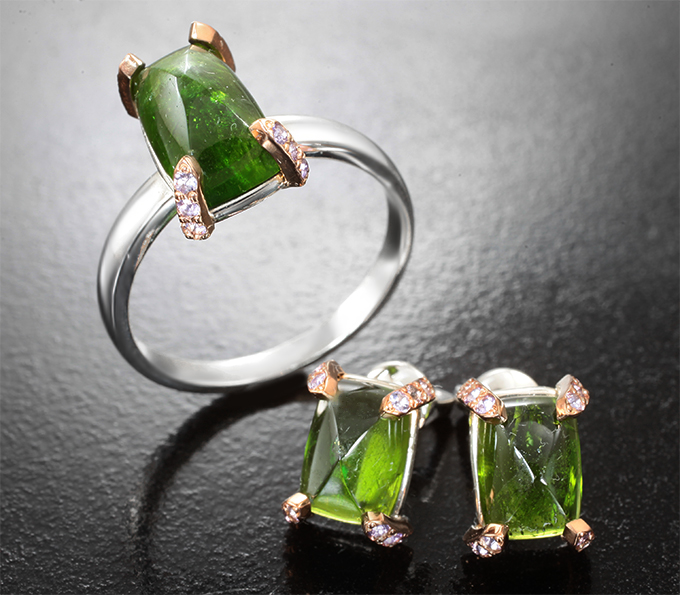 Комплект с уральскими диопсидами 7,36 карата и аметистами