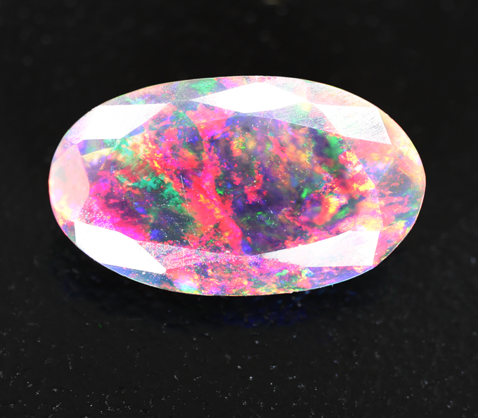 Ограненный черный опал 1,98 карата