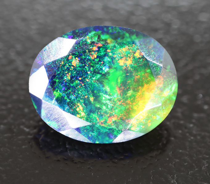 Ограненный черный опал 1,54 карата